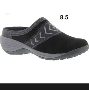 SZ 8.5 EASY SPIRIT IKATTA SLIP ON MULE.